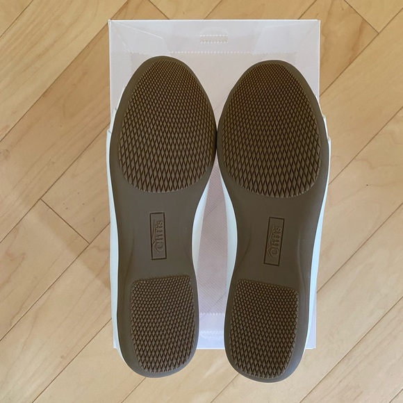 Cliffs by White Mountain Women's White Flats Memory Foam Insole - Picture 7 of 9